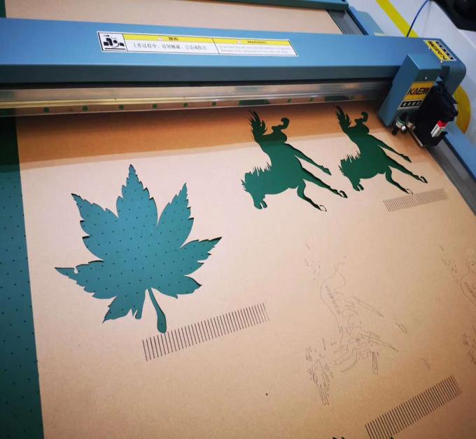 Machine à découper à jet d'encre CAD pour les sacs de chaussures 4